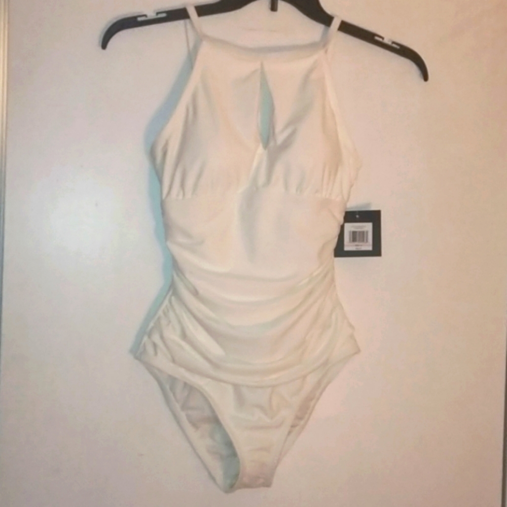 ⛱️NWT Ellen Tracy one piece Bathingsuit👙⛱️
